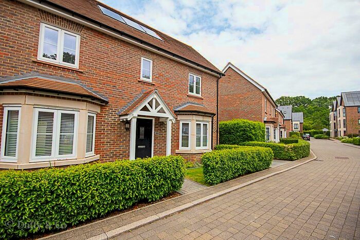 3 Bedroom Detached House To Rent In Kilnwood Avenue, Burgess Hill, RH15