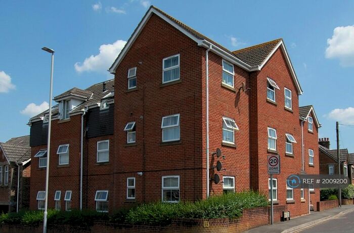 2 Bedroom Flat To Rent In Sea View Road, Parkstone, Poole, BH12
