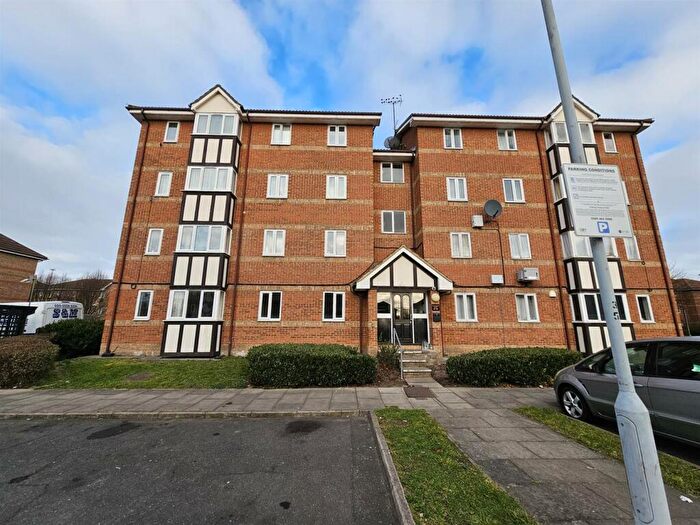 2 Bedroom Flat To Rent In Chandlers Drive, Erith, DA8