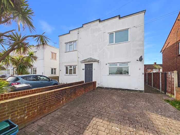 2 Bedroom Flat For Sale In Bear Road, Feltham, Middlesex, TW13