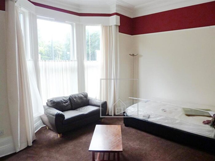1 Bedroom Flat To Rent In Flat - Hyde Park Road, Hyde Park, Leeds, LS6