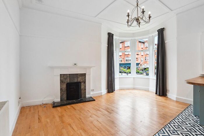 2 Bedroom Flat To Rent In Crow Road, Broomhill, Glasgow, G11