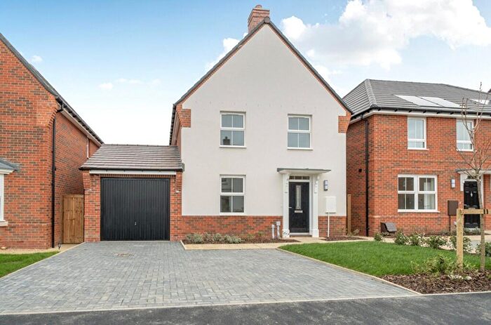 4 Bedroom Detached House To Rent In Banbury Grove, Broughton, Aylesbury, HP22