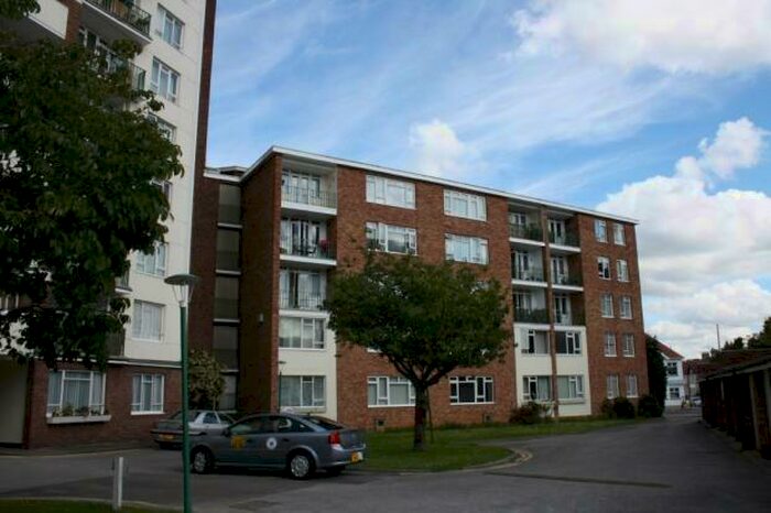 2 Bedroom Maisonette To Rent In London Road, Westcliff-On-Sea, Essex, SS0