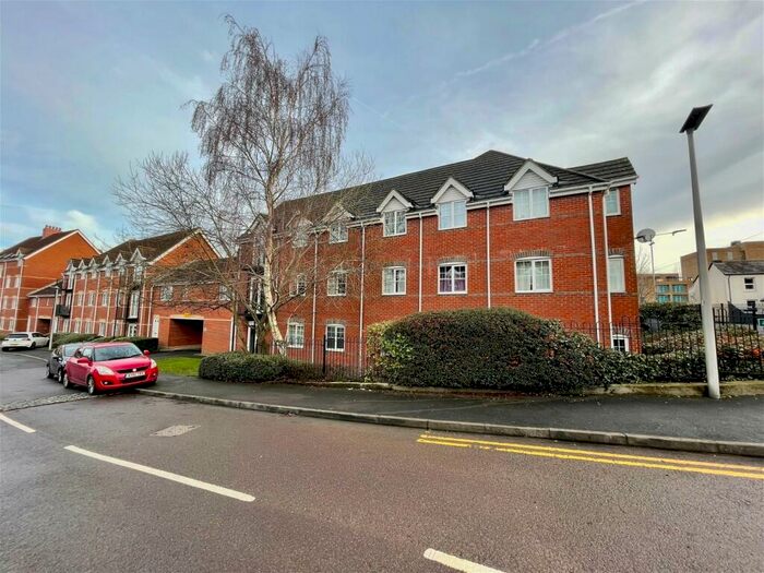2 Bedroom Apartment To Rent In Windsor Court, Newbury, RG14