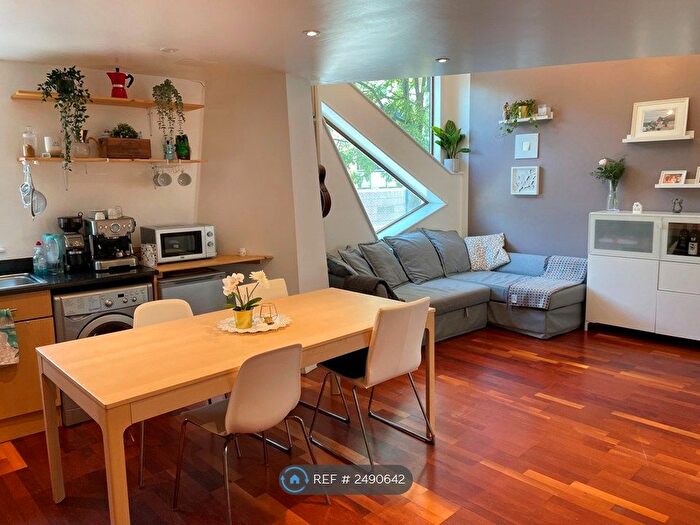 2 Bedroom Flat To Rent In Rope Street, London, SE16