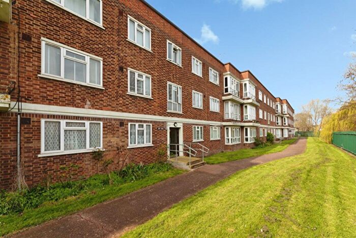 2 Bedroom Flat For Sale In Longbridge Road, Barking, IG11
