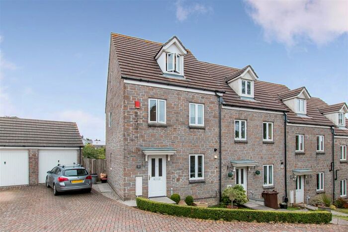 3 Bedroom Property To Rent In Lingard Close, Liskeard, PL14