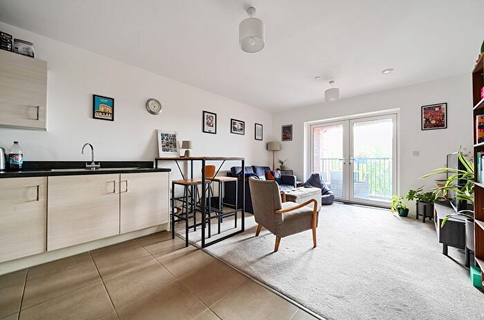 1 Bedroom Flat For Sale In Oregon Court, Toye Avenue, Whetstone, N20