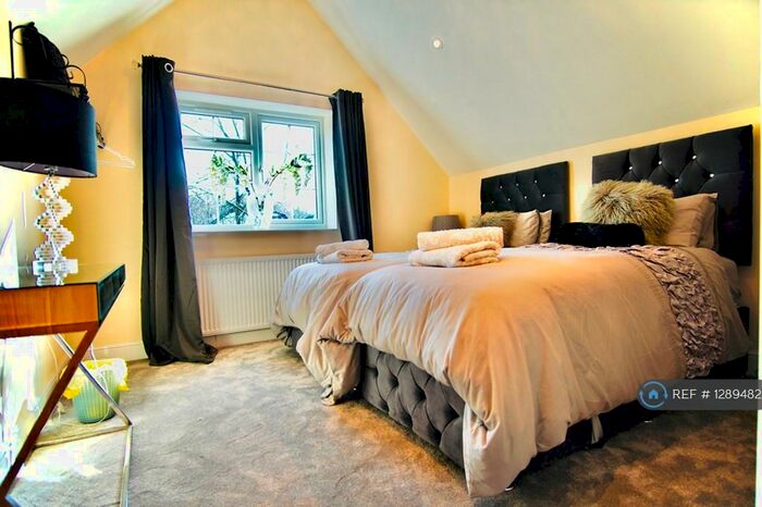 4 Bedroom Detached House To Rent In Venetia Close, Caversham, Reading, RG4