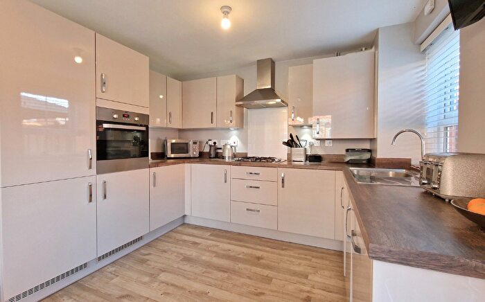 3 Bedroom End Of Terrace House For Sale In Compton Mead, Crowthorne, Berkshire, RG45