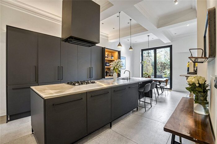 2 Bedroom Flat For Sale In Crouch Hill, London, N8