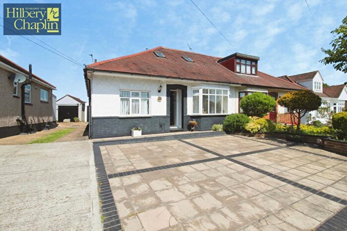 3 Bedroom Bungalow For Sale In Pettits Lane North, Romford, RM1