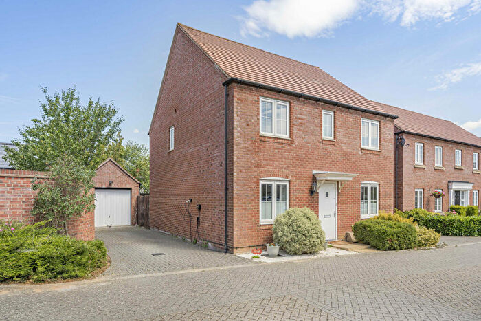 4 Bedroom Detached House For Sale In Kempton Close, Bicester, OX26