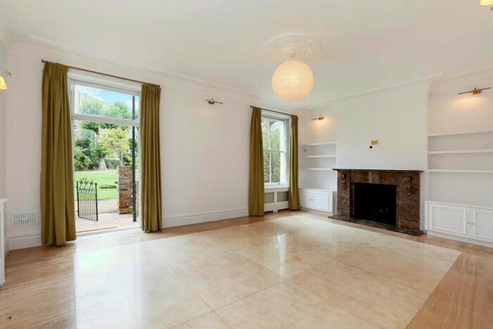 3 Bedroom Flat To Rent In Warrington Crescent, Little Venice, W9