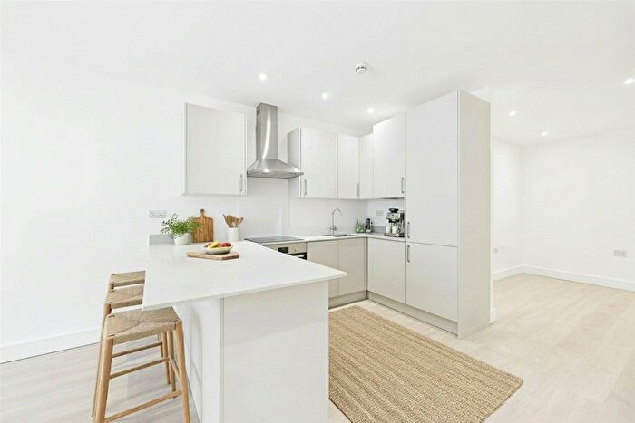 Studio To Rent In High Street, Maidenhead, Berkshire, SL6