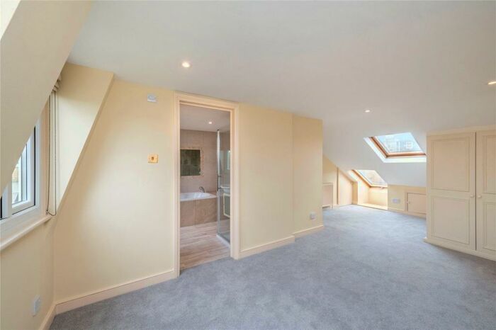 4 Bedroom House To Rent In First Avenue, London, SW14