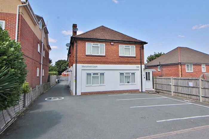 2 Bedroom Flat For Sale In London Road, Cowplain, PO8