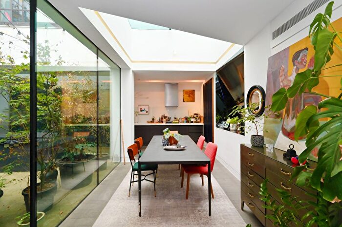 2 Bedroom Flat To Rent In Frederick Close, W2