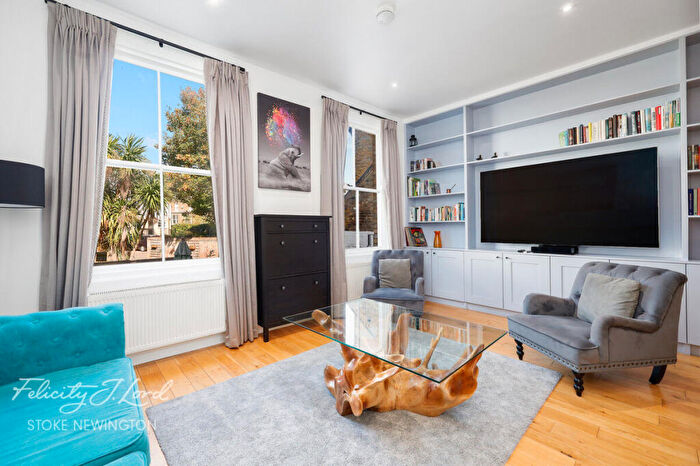 2 Bedroom Flat For Sale In Mountgrove Road, London, N5