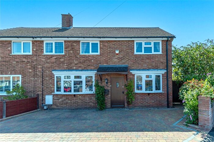 4 Bedroom Semi-Detached House For Sale In Chesford Road, Luton, Bedfordshire, LU2