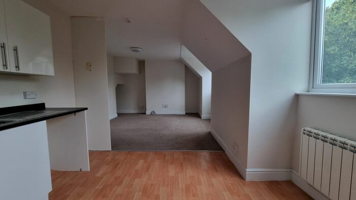 2 Bedroom Flat To Rent In Beech House Road, Croydon, CR0