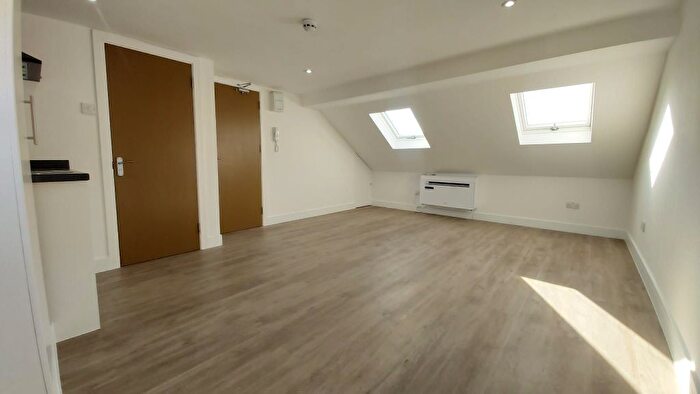 Studio To Rent In Canmore Gardens, London, SW16