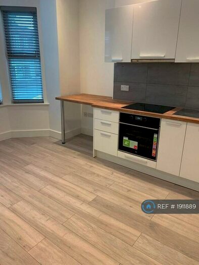 1 Bedroom Flat To Rent In Shaw Heath, Stockport, SK2