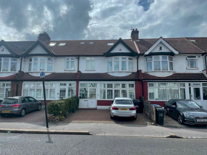 4 Bedroom Flat To Rent In Norbury Crescent, London, SW16