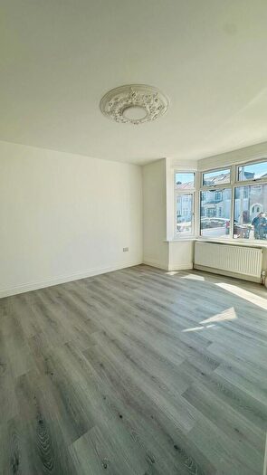 4 Bedroom House To Rent In Ballards Road, Dagenham, London, RM10