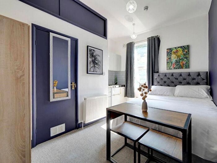 Apartment To Rent In Fairbridge Road, Archway, London, N19