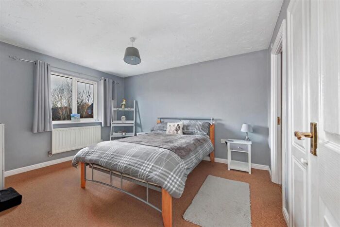 3 Bedroom Terraced House For Sale In Anderson Drive, Whitnash, Leamington Spa, CV31