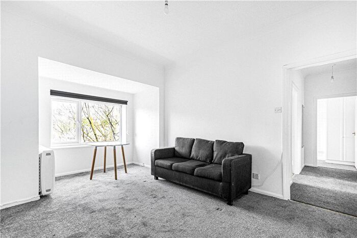 2 Bedroom Flat To Rent In Chaucer Drive, London, SE1