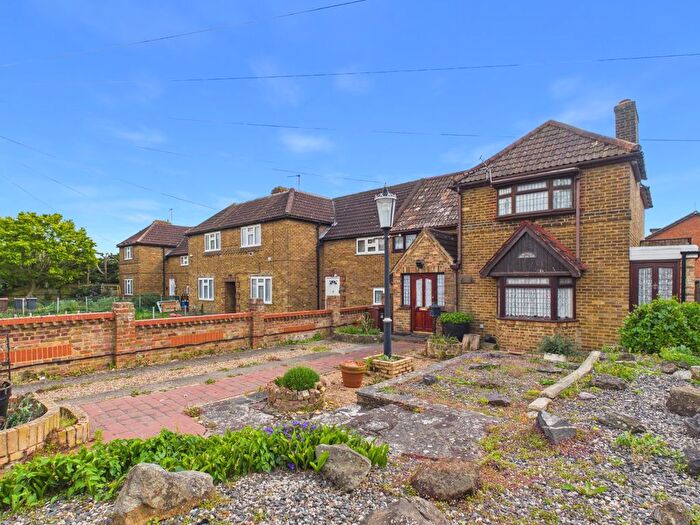 4 Bedroom End Of Terrace House For Sale In Bedfont Lane, Feltham, Middlesex, TW14