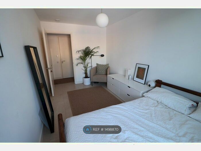 3 Bedroom Flat To Rent In Saxon Court, London, N1C