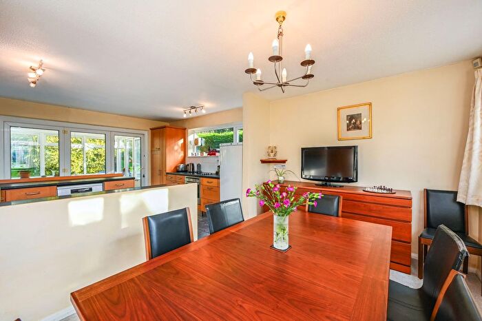 4 Bedroom Detached Bungalow For Sale In Corseley Road, Groombridge, TN3 - Photo 8