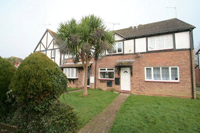 2 Bedroom Terraced House To Rent In Fleet Close, Littlehampton, BN17
