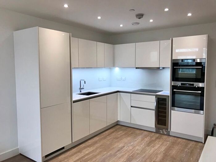 2 Bedroom Flat To Rent In Telegraph Avenue, Greenwich, SE10