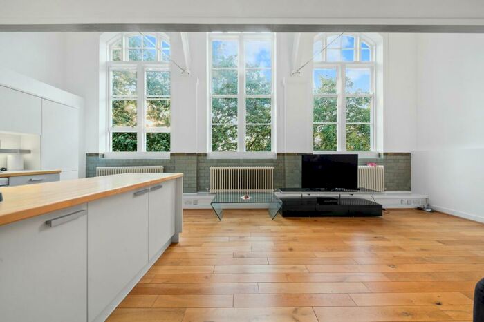 1 Bedroom Apartment To Rent In Kingsway Place, EC1R