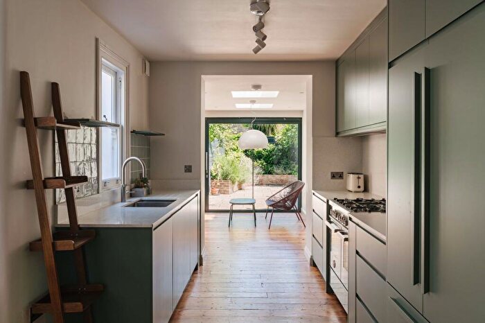 3 Bedroom End Of Terrace House To Rent In Daubeney Road, London, E5