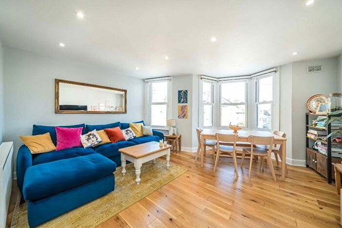 3 Bedroom Maisonette For Sale In Kimberley Road, Clapham, SW9