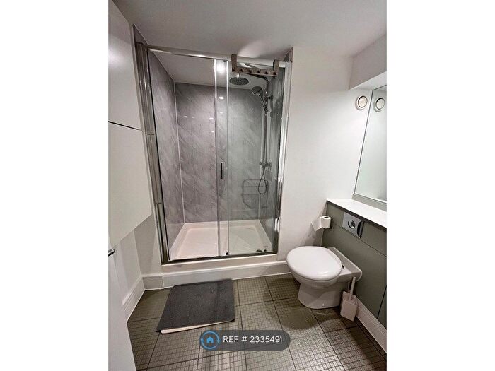 2 Bedroom Flat To Rent In Apollo Building, London, E14