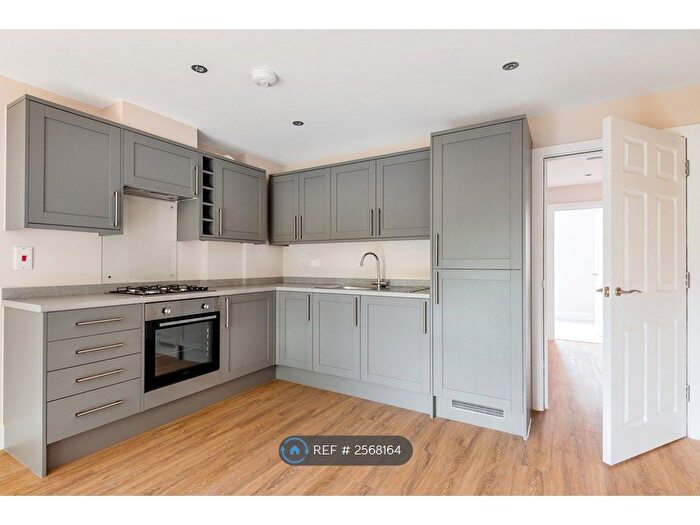 2 Bedroom Flat To Rent In Kings Road, Haslemere, GU27