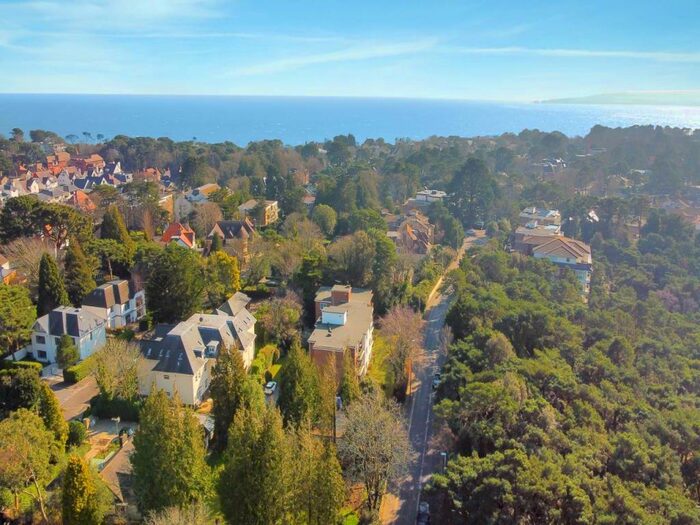 2 Bedroom Flat To Rent In Canford Cliffs Road, , Poole, BH13