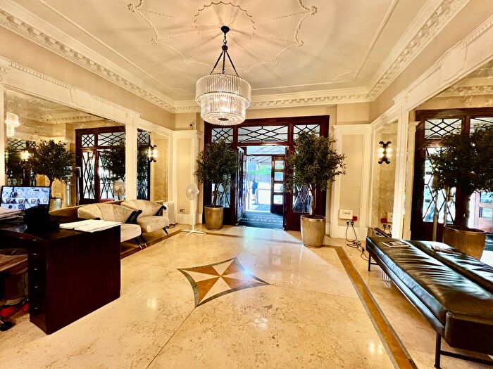 2 Bedroom Flat To Rent In Park Road, London, NW8