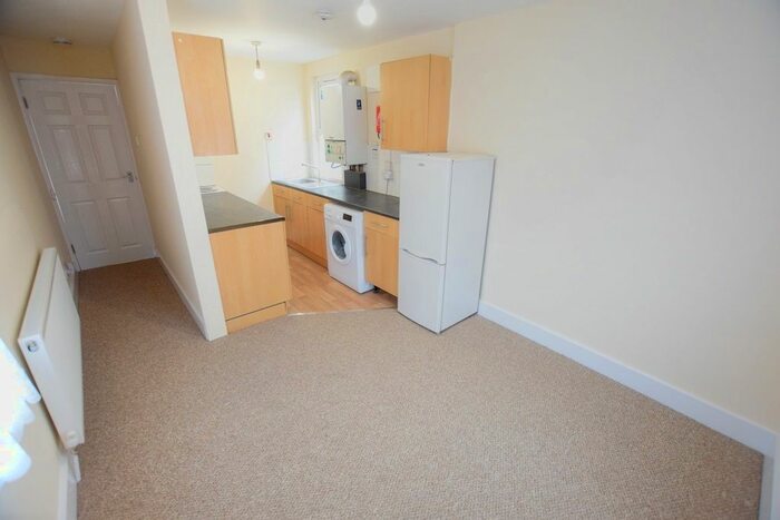 2 Bedroom Flat To Rent In Hainault Bridge Parade, Hainault Street, Ilford, IG1