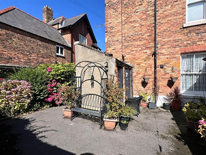 2 Bedroom Flat For Sale In Esplanade Road, Scarborough, YO11