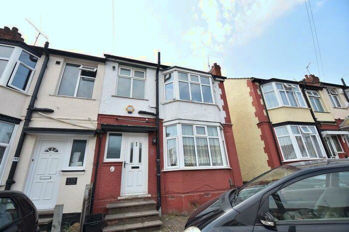 5 Bedroom End Of Terrace House To Rent In Runley Road, Luton, LU1