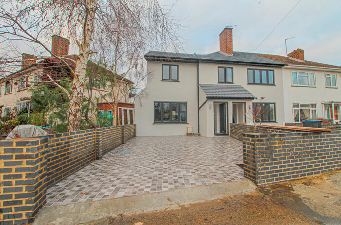 1 Bedroom End Of Terrace House To Rent In Bazalgette Gardens New Malden, KT3