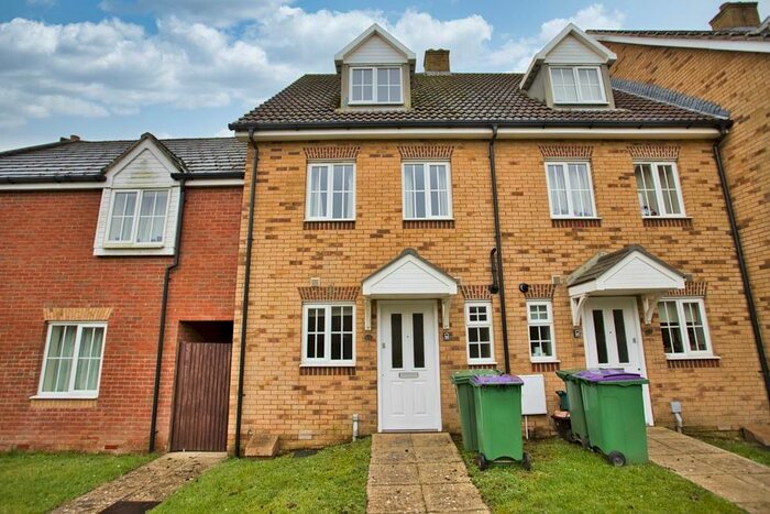 3 Bedroom Semi-Detached House To Rent In Storey Crescent, Hawkinge, Folkestone, CT18